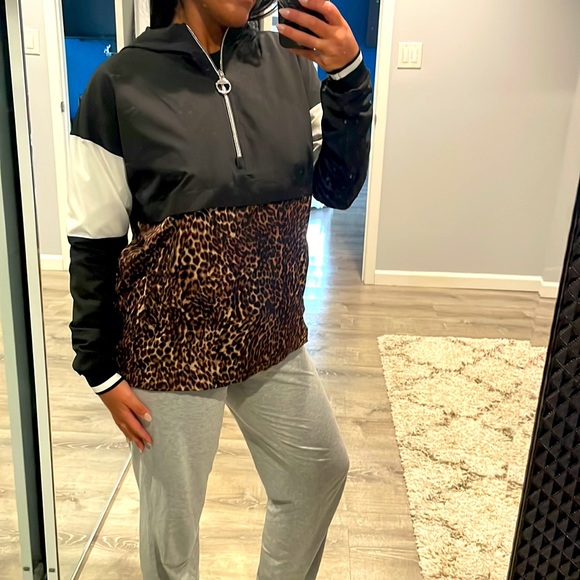 Calvin Klein Performance - Picture 2 of 3